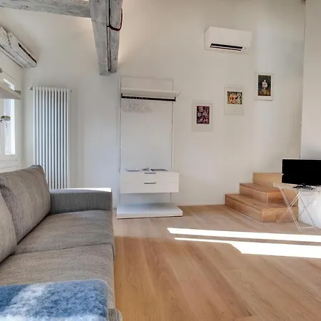 Skyline View M0270428215 *