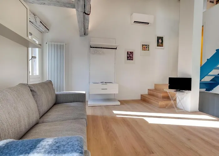 Skyline View M0270428215 *