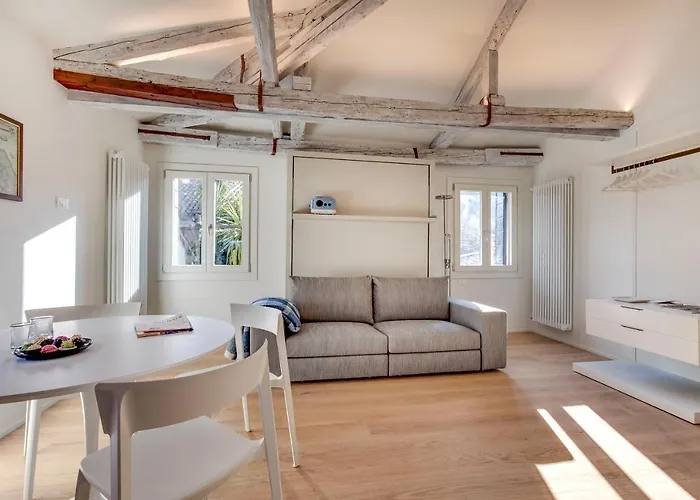 Skyline View M0270428215