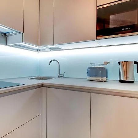 Skyline View M0270428215 *